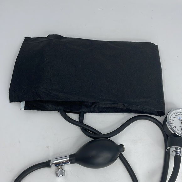 Mabis LEGACY Aneroid Sphygmomanometer with Black Nylon Cuff-ADULT - - Picture 6 of 12